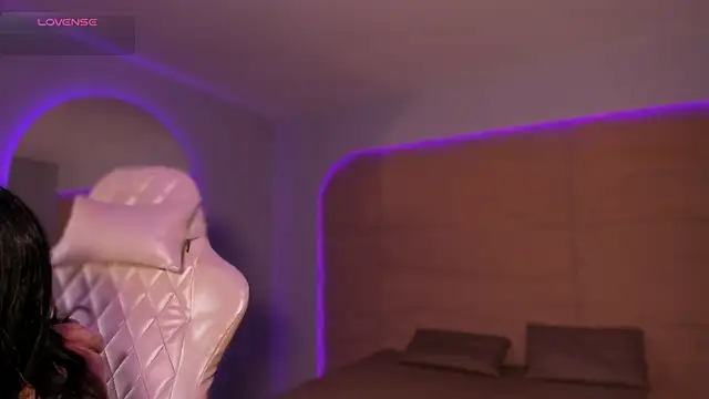 Snapshot of HannahMontgomery chatting on 12-04-25, 04:16 HannahMontgomery online show from 12-04-25, 04:16