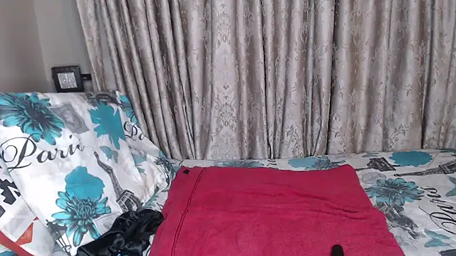 Lunalee online show from 03-25-26, 07:20