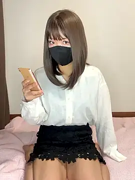 Snapshot of reina_00121 chatting on 10-31-25, 12:22 reina 00121 online show from 10-31-25, 12:22