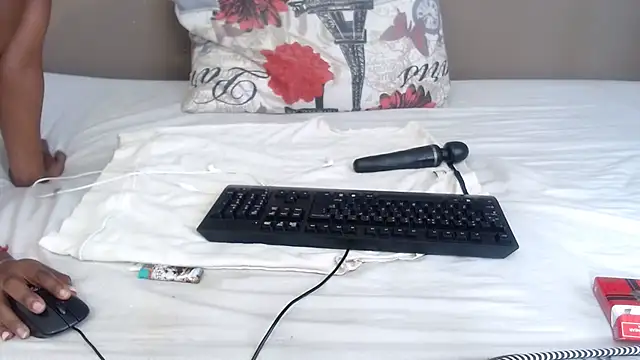 TALLHORNYBEAR online show from 10-02-25, 08:54