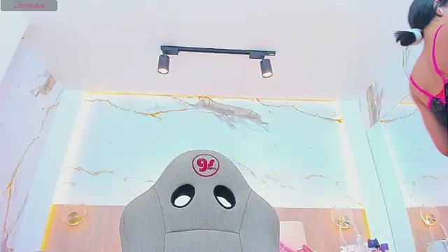 valirya devote online show from 12-18-25, 03:45