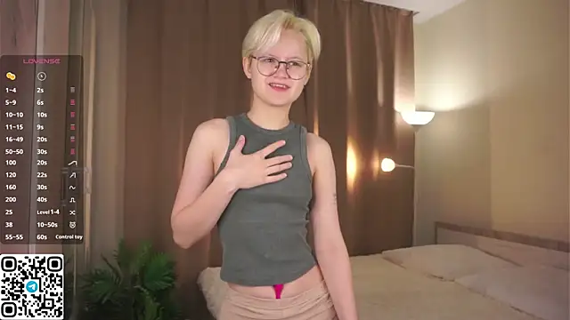 Snapshot of MargertDoyen chatting on 10-19-25, 05:08 MargertDoyen online show from 10-19-25, 05:08