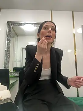 EllyLynn online show from 03-25-26, 06:58