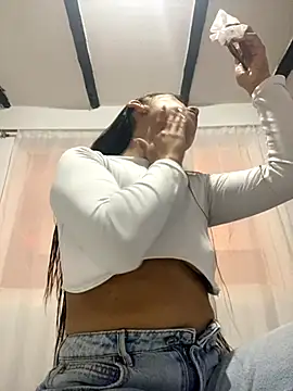 Sara-cooper2 online show from 11-11-25, 02:28