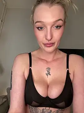 Snapshot of lovecassyrose chatting on 04-23-26, 01:24 lovecassyrose online show from 04-23-26, 01:24