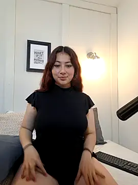 Nicolle Evanss  online show from 03-31-26, 03:19