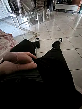 Snapshot of Monella52 chatting on 02-18-26, 08:32 Monella52 online show from 02-18-26, 08:32