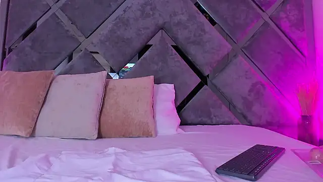 Snapshot of Sweet_Salome1 chatting on 02-09-26, 01:04 Sweet Salome1 online show from 02-09-26, 01:04