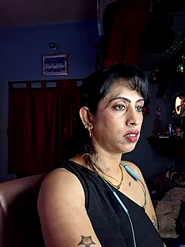 Snapshot of Love_Beauty01 chatting on 04-18-26, 06:56 Love Beauty01 online show from 04-18-26, 06:56