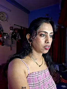 Snapshot of Love_Beauty01 chatting on 04-24-26, 06:43 Love Beauty01 online show from 04-24-26, 06:43