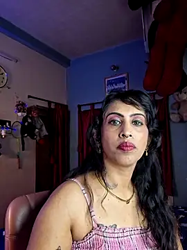 Snapshot of Love_Beauty01 chatting on 04-25-26, 07:11 Love Beauty01 online show from 04-25-26, 07:11