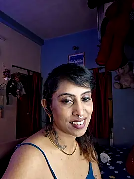 Snapshot of Love_Beauty01 chatting on 04-27-26, 07:01 Love Beauty01 online show from 04-27-26, 07:01