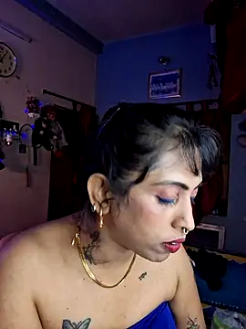 Snapshot of Love_Beauty01 chatting on 05-05-26, 07:00 Love Beauty01 online show from 05-05-26, 07:00