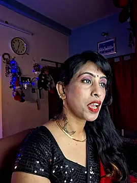 Snapshot of Love_Beauty01 chatting on 05-11-26, 06:38 Love Beauty01 online show from 05-11-26, 06:38