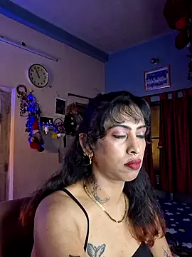 Snapshot of Love_Beauty01 chatting on 05-23-26, 05:06 Love Beauty01 online show from 05-23-26, 05:06