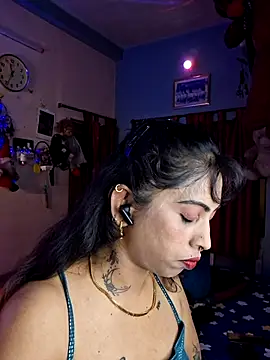 Snapshot of Love_Beauty01 chatting on 05-31-26, 05:42 Love Beauty01 online show from 05-31-26, 05:42