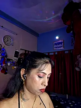 Snapshot of Love_Beauty01 chatting on 06-01-26, 05:47 Love Beauty01 online show from 06-01-26, 05:47