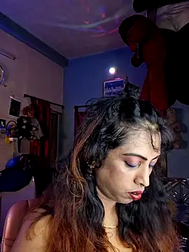 Snapshot of Love_Beauty01 chatting on 06-13-26, 06:17 Love Beauty01 online show from 06-13-26, 06:17