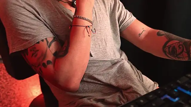 AlphaMasterXxx online show from 04-01-26, 01:41