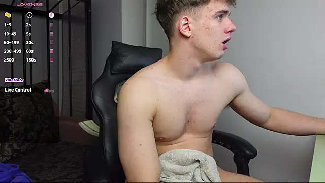 Snapshot of Ricky_Becko chatting on 10-28-25, 04:31 Ricky Becko online show from 10-28-25, 04:31