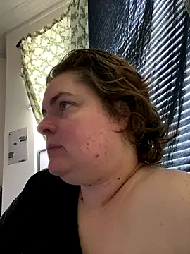 Snapshot of mummy-kat chatting on 09-19-25, 10:38 mummy-kat online show from 09-19-25, 10:38