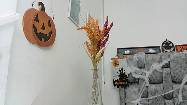 Lizbeth Rouse online show from 10-30-25, 10:38