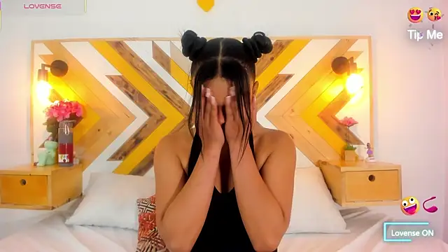 Snapshot of SoleneFontaine chatting on 09-19-25, 12:17 SoleneFontaine online show from 09-19-25, 12:17