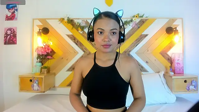 Snapshot of SoleneFontaine chatting on 10-02-25, 12:12 SoleneFontaine online show from 10-02-25, 12:12