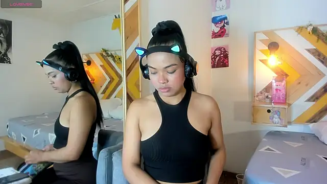 Snapshot of SoleneFontaine chatting on 10-10-25, 11:53 SoleneFontaine online show from 10-10-25, 11:53