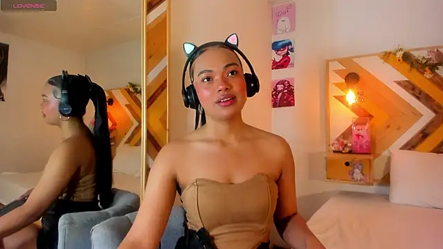 Snapshot of SoleneFontaine chatting on 10-14-25, 11:55 SoleneFontaine online show from 10-14-25, 11:55