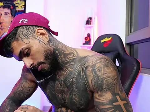 logan hugh8 online show from 10-25-25, 03:36