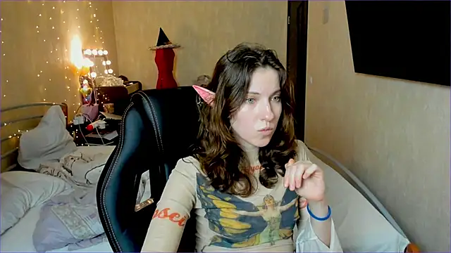 Snapshot of Agata_in_Wonderland chatting on 10-12-25, 07:35 Agata in Wonderland online show from 10-12-25, 07:35