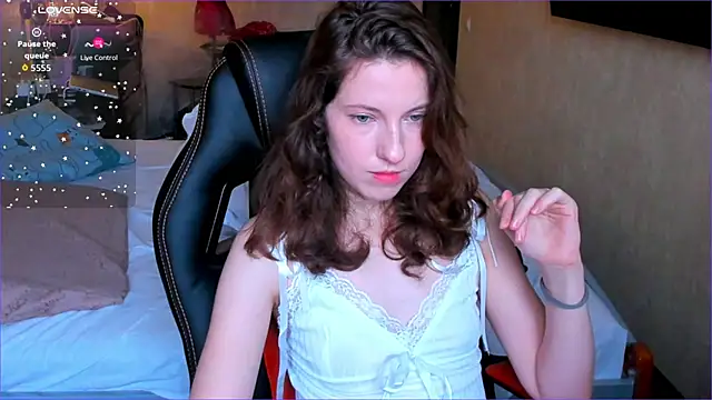 Snapshot of Agata_in_Wonderland chatting on 11-06-25, 11:11 Agata in Wonderland online show from 11-06-25, 11:11