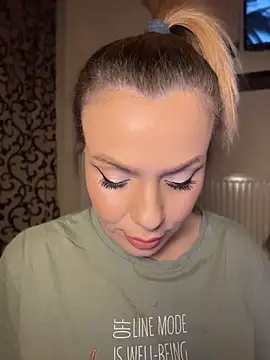 emmasweett11 online show from 04-19-26, 07:49