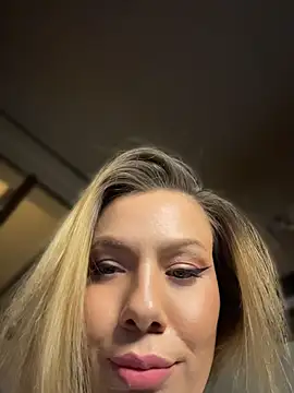 Snapshot of emmasweett11 chatting on 07-15-26, 07:52 emmasweett11 online show from 07-15-26, 07:52