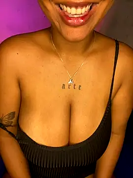 Snapshot of afrodeusa chatting on 09-20-25, 11:55 afrodeusa online show from 09-20-25, 11:55