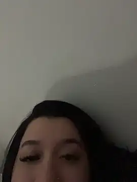 Snapshot of Aliciawhitee chatting on 04-28-26, 04:39 Aliciawhitee online show from 04-28-26, 04:39