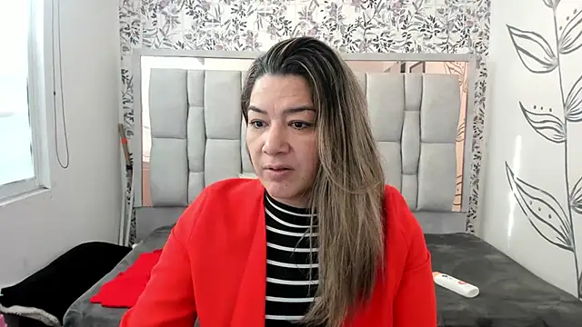 Chanel  Rose   online show from 09-17-25, 12:18