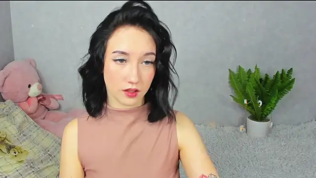 EileenMoores online show from 12-04-25, 07:11