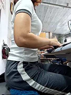 irina hana online show from 12-02-25, 01:00