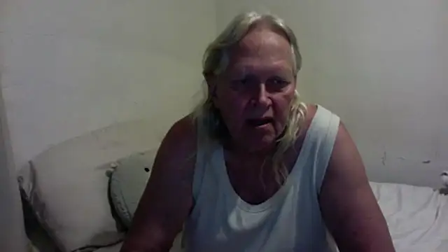 OldLadySara online show from 10-23-25, 01:38