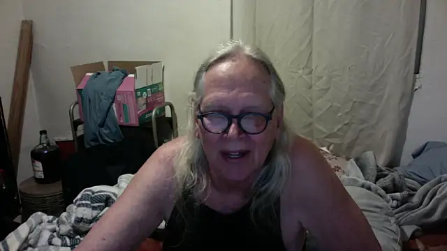 Snapshot of OldLadySara chatting on 05-29-26, 06:33 OldLadySara online show from 05-29-26, 06:33