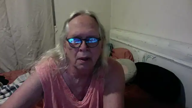 Snapshot of OldLadySara chatting on 05-30-26, 02:08 OldLadySara online show from 05-30-26, 02:08