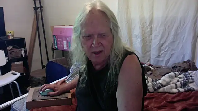 Snapshot of OldLadySara chatting on 06-13-26, 12:36 OldLadySara online show from 06-13-26, 12:36