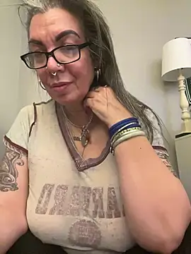 dieseldame1313 online show from 01-26-25, 10:02