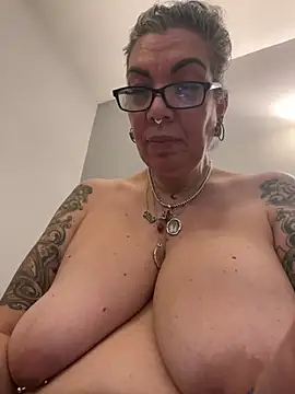 dieseldame1313 online show from 02-26-25, 02:15