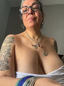 dieseldame1313 online show from 03-03-25, 06:22