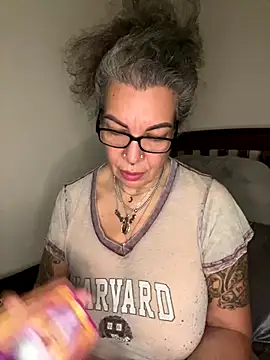 dieseldame1313 online show from 09-18-25, 08:49