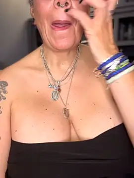 dieseldame1313 online show from 02-02-26, 12:09