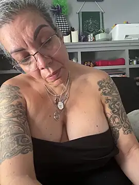 dieseldame1313 online show from 02-13-26, 04:47